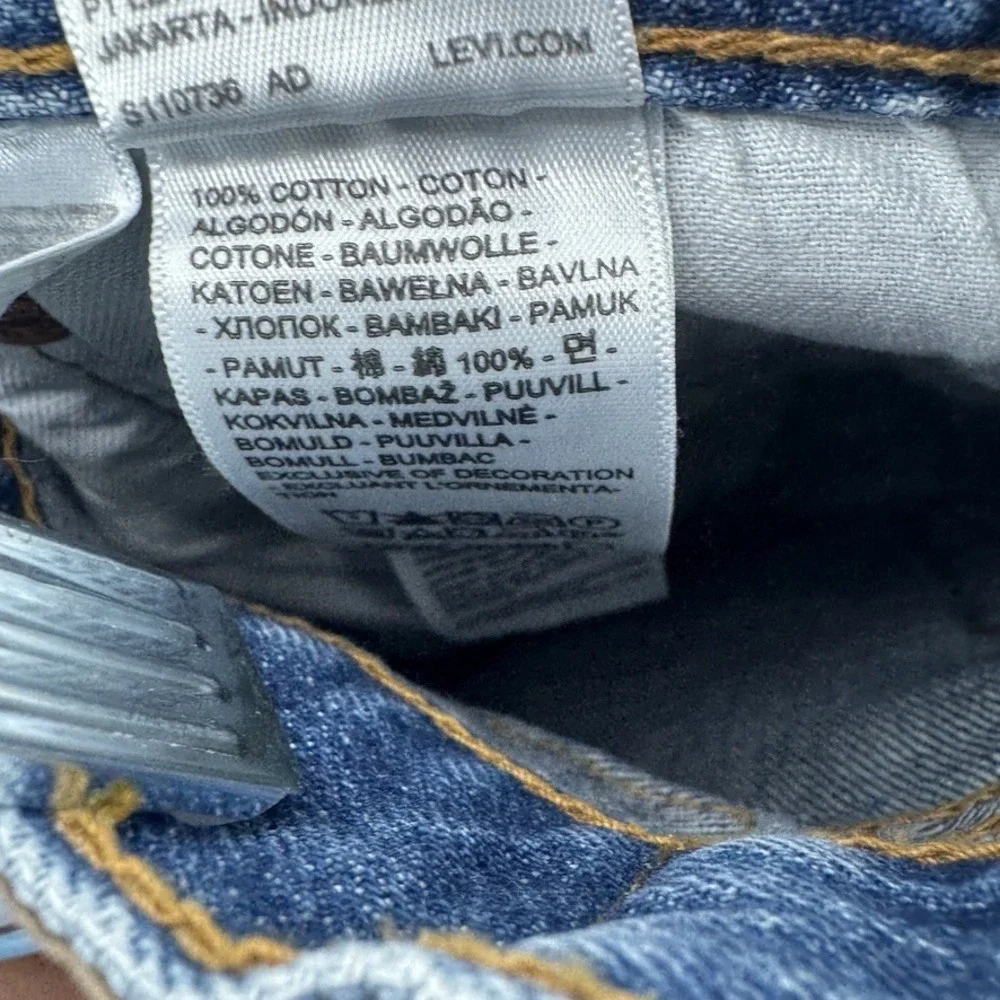 Levis straight offer fly